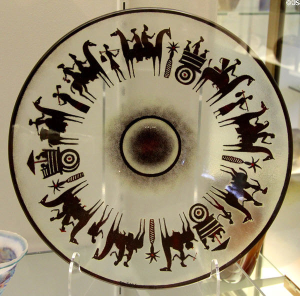 Caravan glass plate (1958) by Maurice Heaton at Museum of American Glass. Milville, NJ.