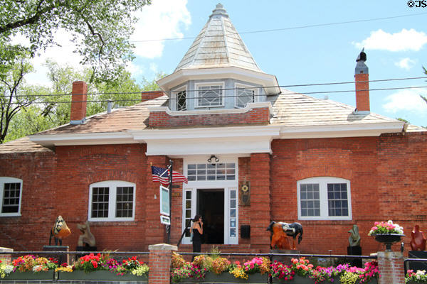Gallery at 400 Canyon Road in former First Ward School (1906). Santa Fe, NM.