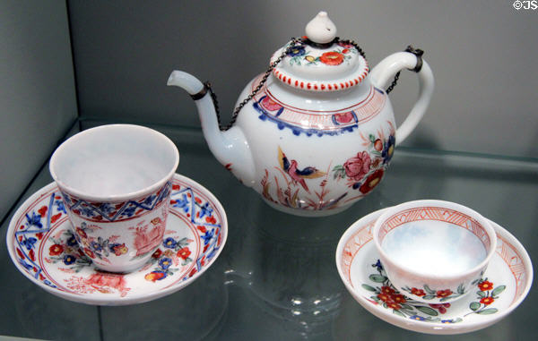 Central European glass tea cups & pot (18thC) with floral designs at Corning Museum of Glass. Corning, NY.