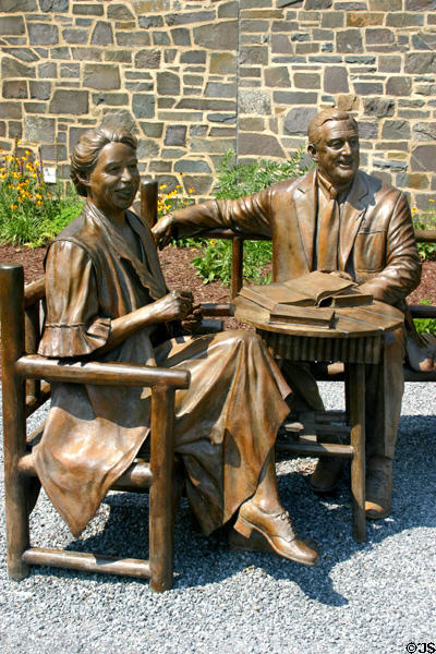 Statue of Eleanor & Franklin D. Roosevelt sitting in the garden of Roosevelt home. Hyde Park, NY.
