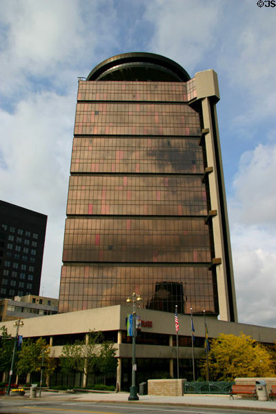 First Federal Plaza (1976) (21 floors) (28 E. Main St.) with revolving restaurant. Rochester, NY. Architect: Corgan, Balestiere & Leaper.