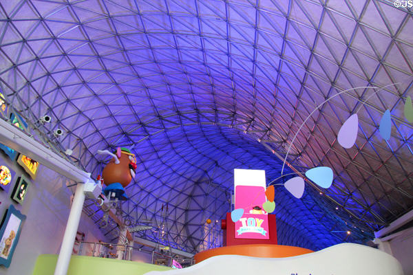 Interior of triodetic space frame (c2007) at The Strong National Museum of Play. Rochester, NY. Architect: Chaintreuil Jensen Stark Architects.