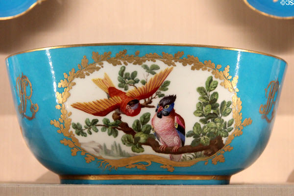 Sèvres porcelain punch bowl with exotic birds (c1771-2) attrib. Louis-Denis Armand at Metropolitan Museum of Art. New York, NY.