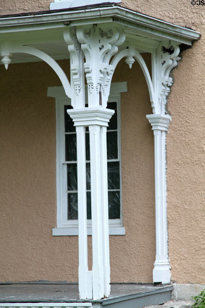 Double bracketed Italiate-style porch (405 Woodlawn Ave.) in Putnam. Zanesville, OH.