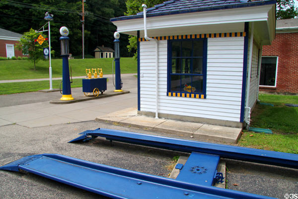 Joyce-Cridland Auto Lift (c1929) beside Sun Oil Station at Carillon Historical Park. Dayton, OH.