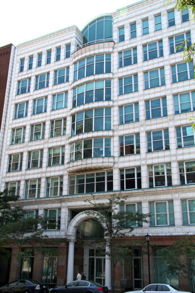 White microcotta Western Reserve Building addition (1990) (1468 W. 9th St.). Cleveland, OH. Architect: Keeva J. Kekst Architects.