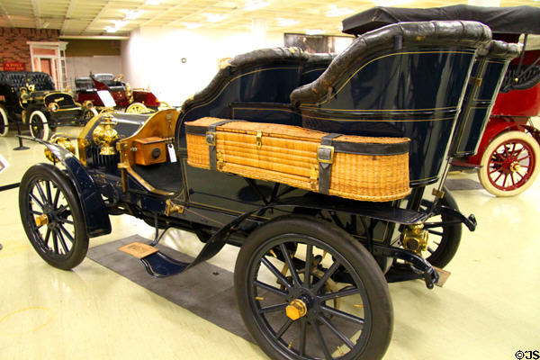 Royal Tourist (1904) from Cleveland, OH at Crawford Auto Aviation Museum of Cleveland History Center. Cleveland, OH.