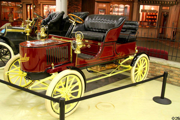 Stanley Steamer Model E Gentlemen's Speedy Roadster (1905) from Newton, MA at Crawford Auto Aviation Museum of Cleveland History Center. Cleveland, OH.