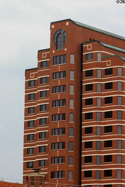 Plaza Office Building (1987) (16 floors). Bartlesville, OK. Architect: Hellmuth, Obata & Kassabaum.