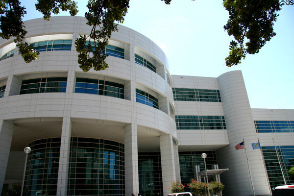 Ronald J. Norick Downtown Library (2004) (300 Park Ave.). Oklahoma City, OK. Architect: Beck Assoc. Architects.