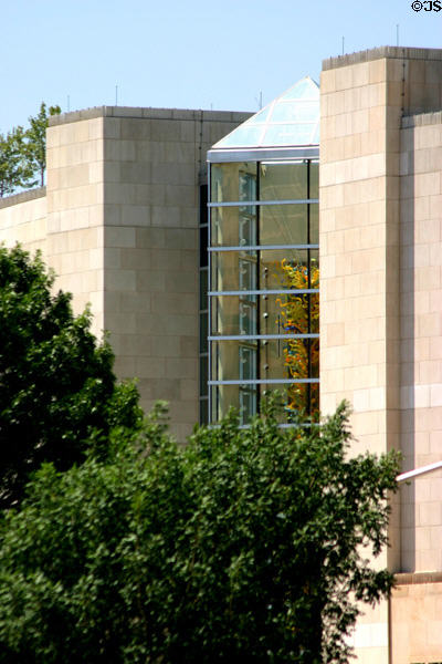 Donald W. Reynolds Visual Arts Center (2002) of The Oklahoma City Museum of Art (415 Couch Drive). Oklahoma City, OK.