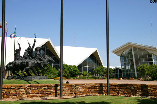 Buildings of National Cowboy Museum with Remington's Coming through the Rye sculpture. Oklahoma City, OK.