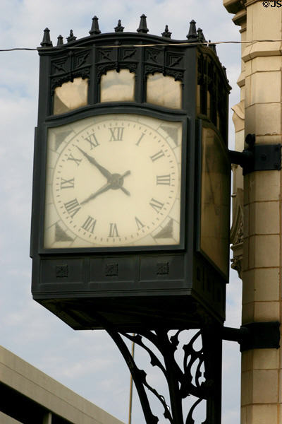 Clock on corner of Mid-Continent Tower. Tulsa, OK.