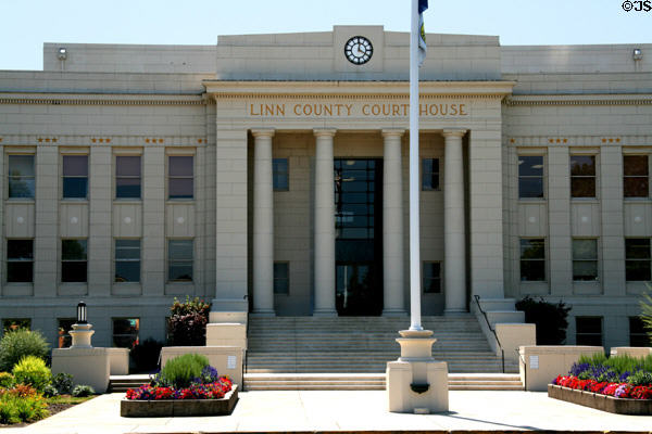 Linn County Court House (1939-41) (300 4th St. SW). Albany, OR.