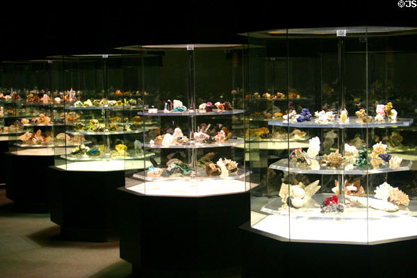 Mineral gallery of Carnegie Museum of Natural History. Pittsburgh, PA.