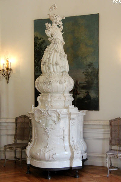 Austrian earthenware stove by Feisler works of Vienna in dining room at Rosecliff. Newport, RI.