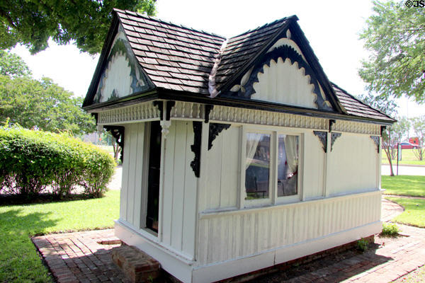 Playhouse at Earle-Napier-Kinnard House. Waco, TX.