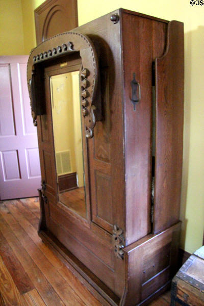 Pull down bed at East Terrace House. Waco, TX.