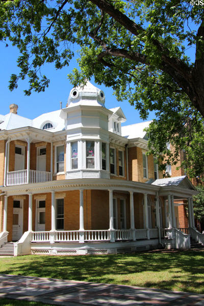 Walter Faust House (1910) (260 S. Seguin Ave.). New Braunfels, TX.