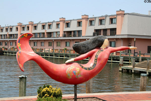 Mei Madeline street art mermaid by Chris Alexander. Norfolk, VA.