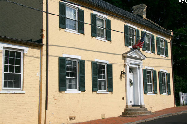 Brick Federal-style house (Wirt St. NW). Leesburg, VA.