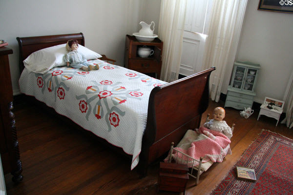 Child's bedroom at Oatlands. Leesburg, VA.