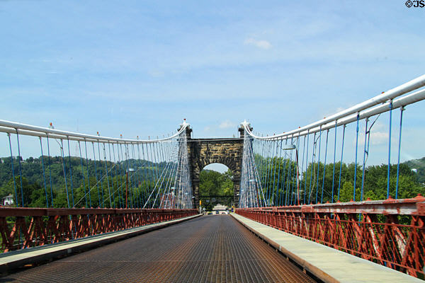 Wheeling Suspension Bridge (308m / 1,010 ft) over the Ohio River. Wheeling, WV.