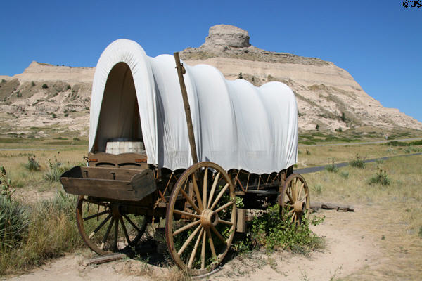 Covered wagon at Scotts Bluff National Monument. WY.